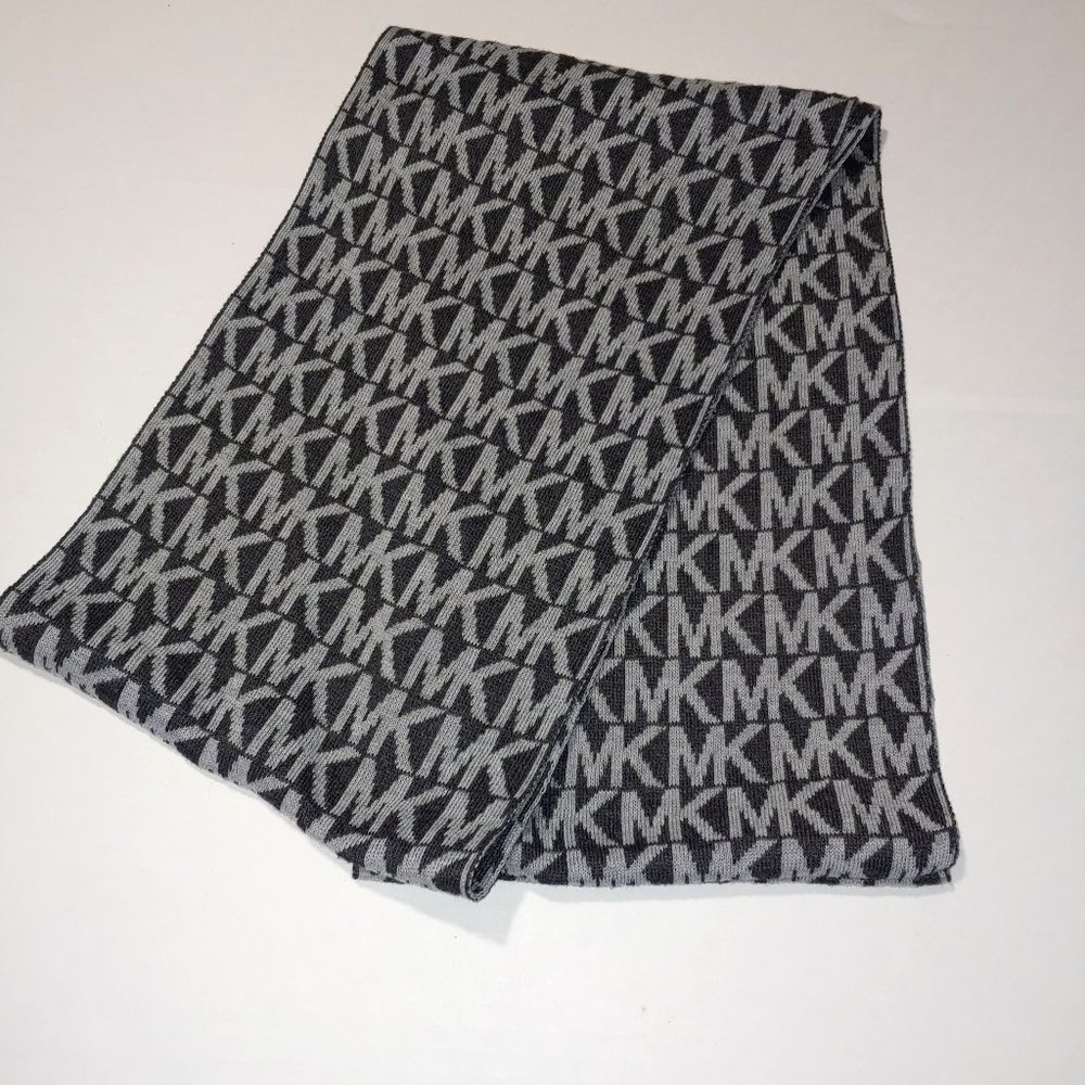 New without tag Michael Kors Endless Scarf Black/Grey
